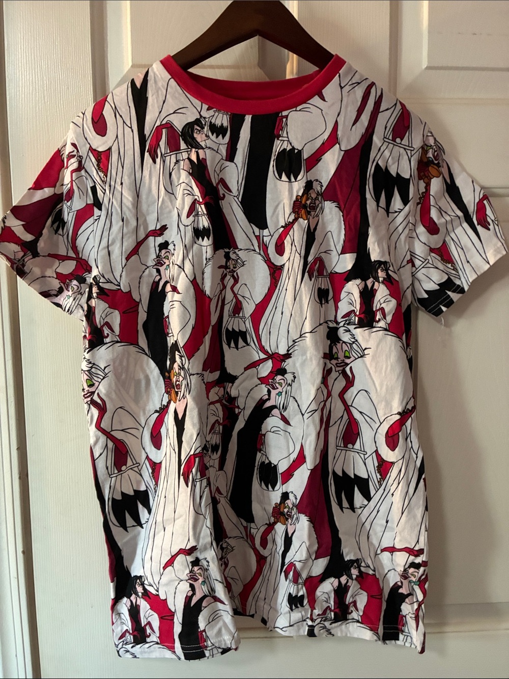 DISNEY CAKEWORTHY CRUELLA TEE